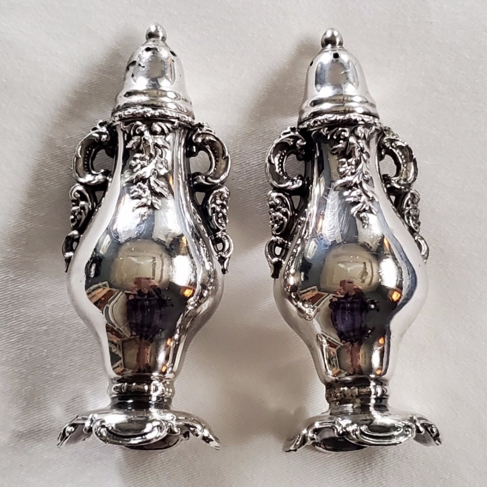 VINTAGE WALLACE BAROQUE SALT/PEPPER SHAKERS